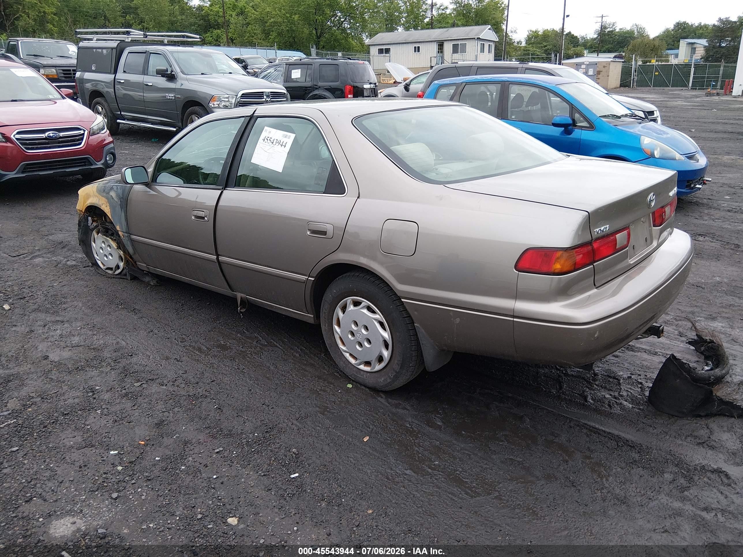 1999 Toyota Camry Le Beige vin: 4T1BG22K7XU885312
