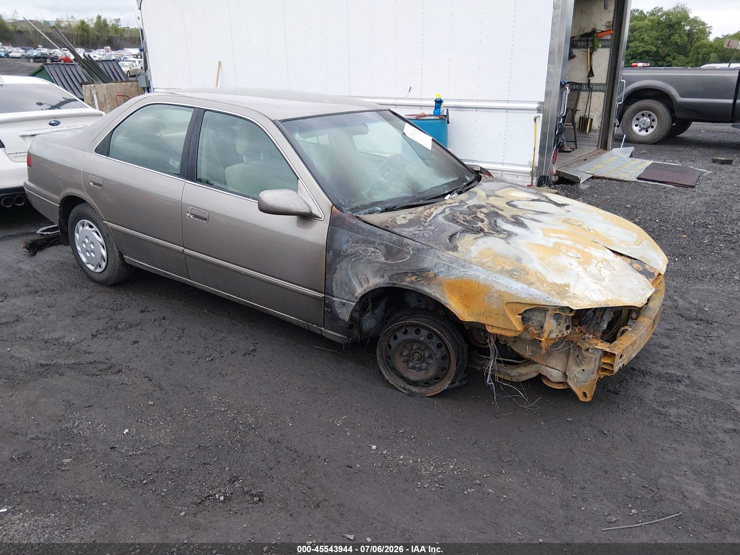 1999 Toyota Camry Le Beige vin: 4T1BG22K7XU885312