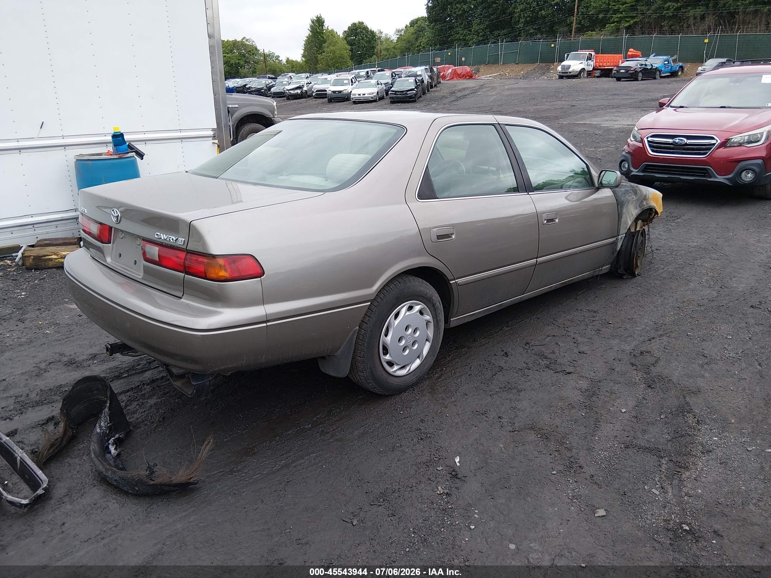 1999 Toyota Camry Le Beige vin: 4T1BG22K7XU885312