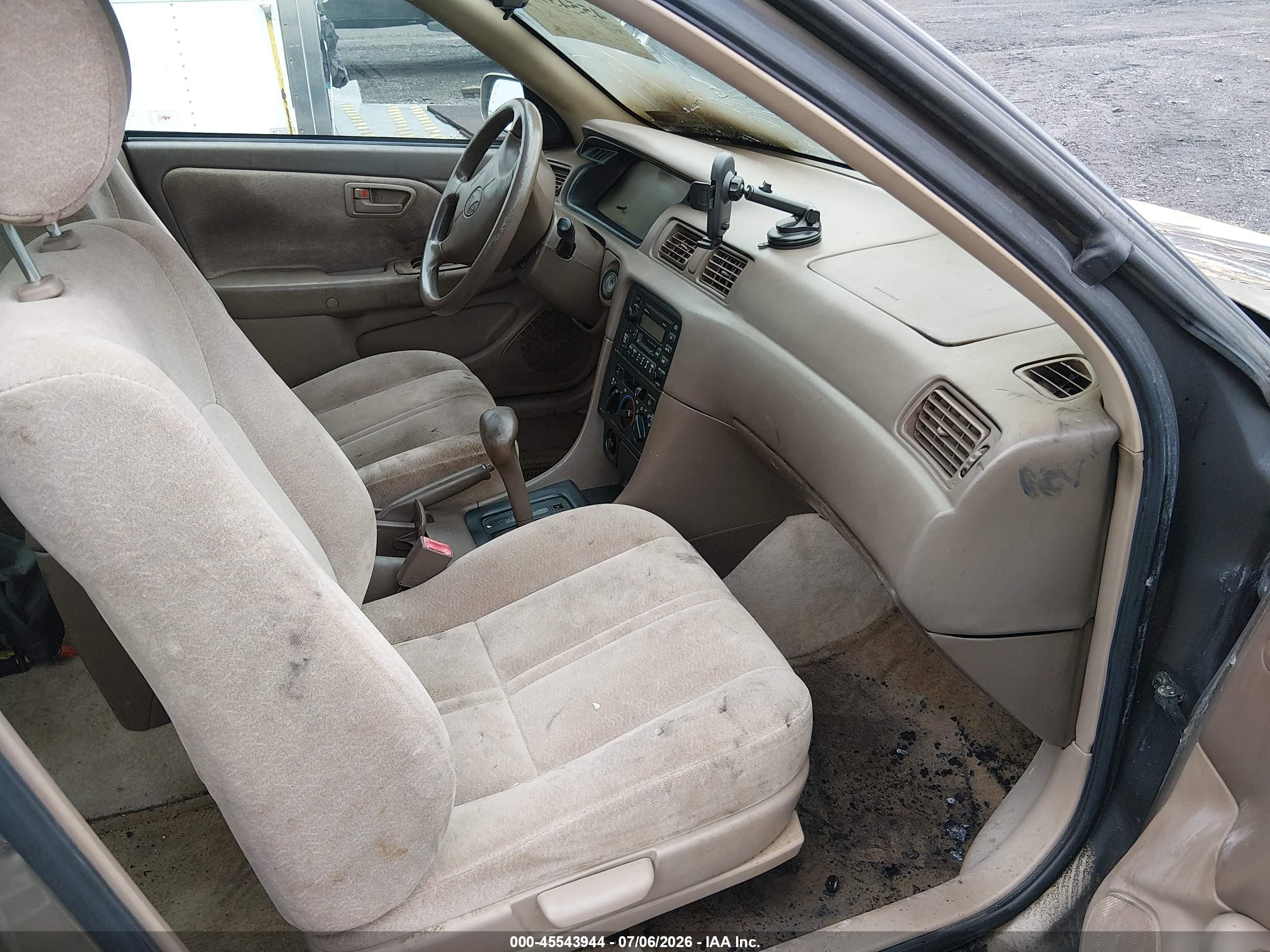 1999 Toyota Camry Le Beige vin: 4T1BG22K7XU885312