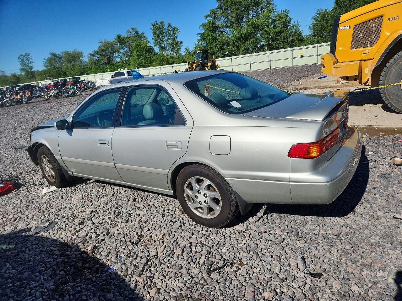 2000 Toyota Camry Le Cream vin: 4T1BG22K7YU695933