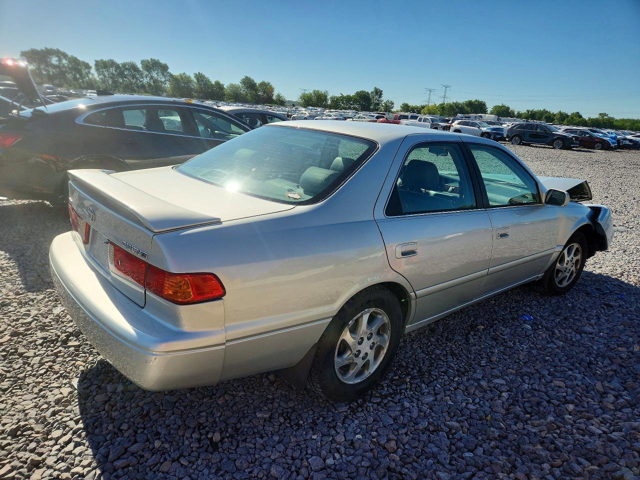 2000 Toyota Camry Le Cream vin: 4T1BG22K7YU695933