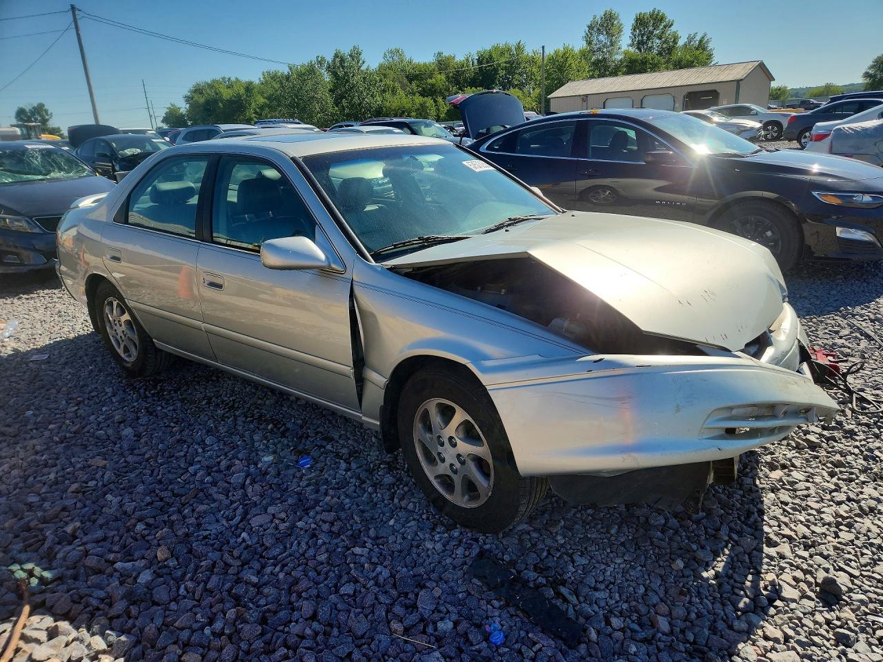 2000 Toyota Camry Le Cream vin: 4T1BG22K7YU695933
