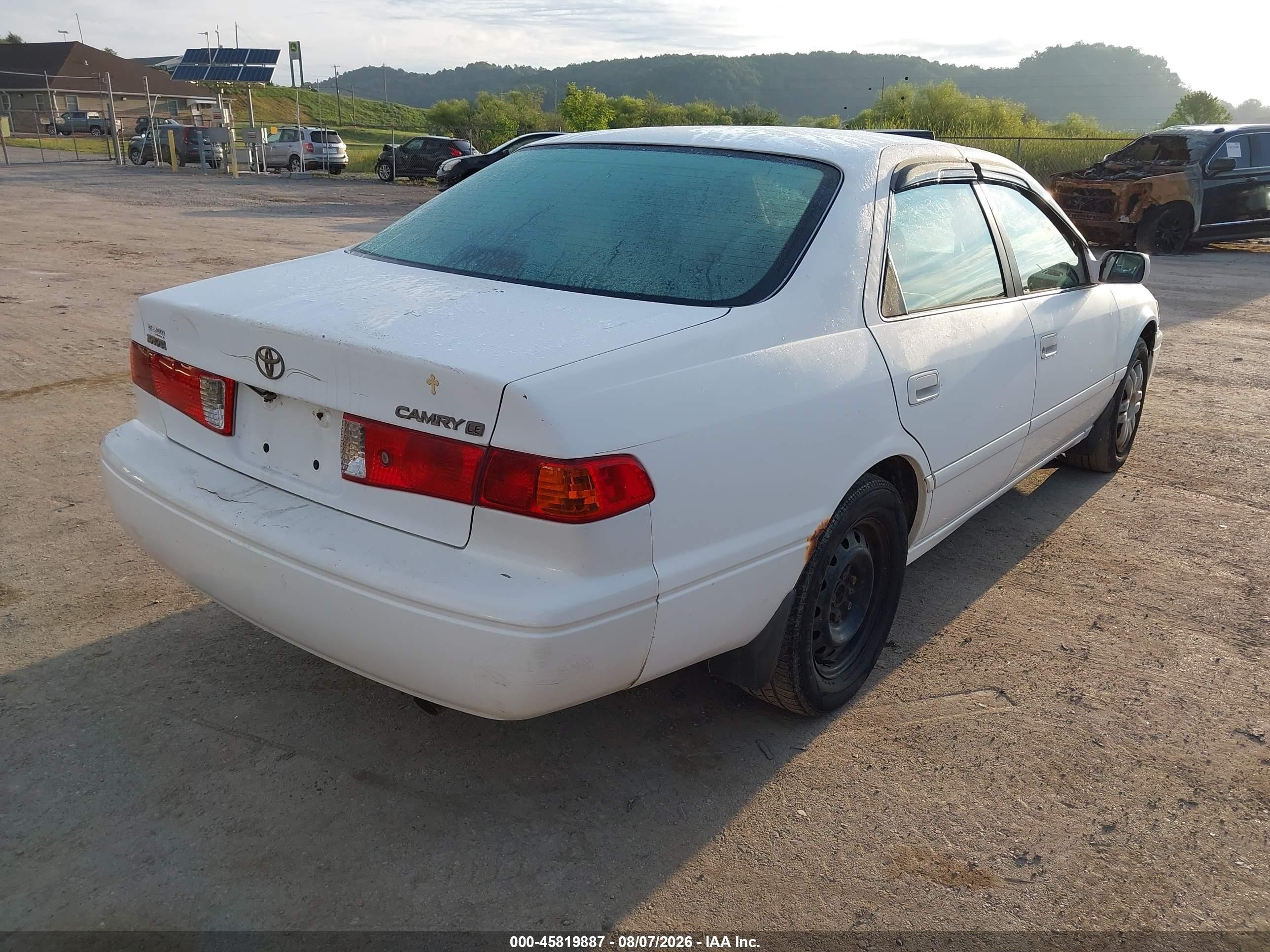 2001 Toyota Camry Le White vin: 4T1BG22K81U764540