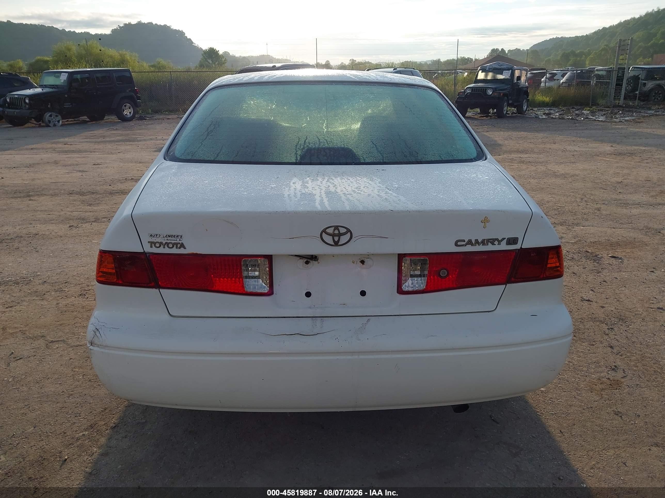 2001 Toyota Camry Le White vin: 4T1BG22K81U764540