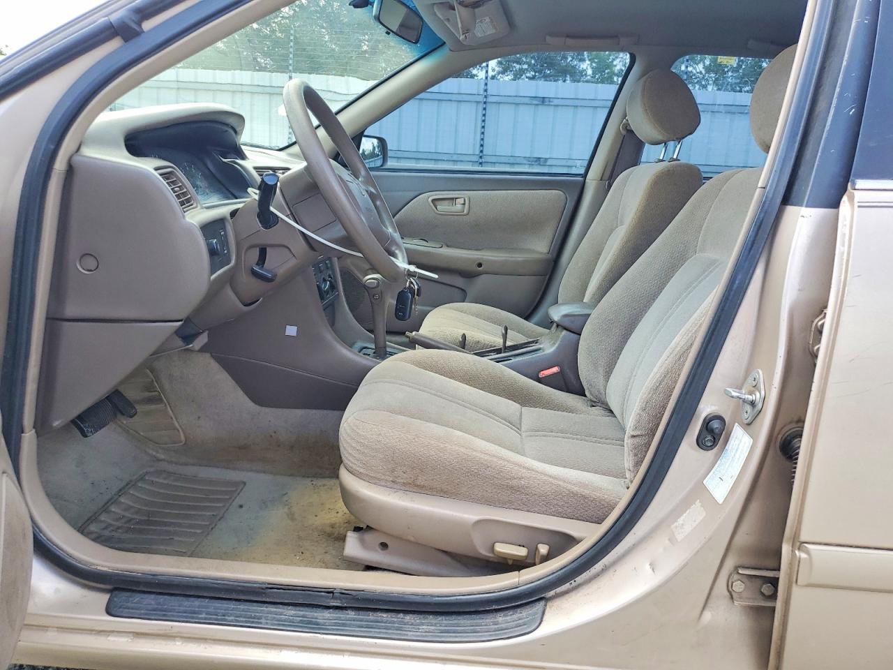 2001 Toyota Camry Le Желто-коричневый vin: 4T1BG22K81U797571