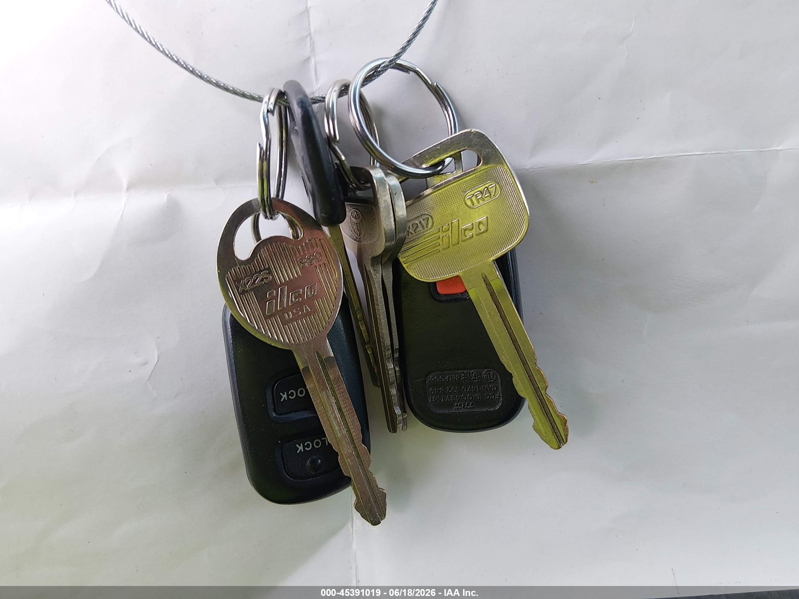 2001 Toyota Camry Le Red vin: 4T1BG22K81U864900