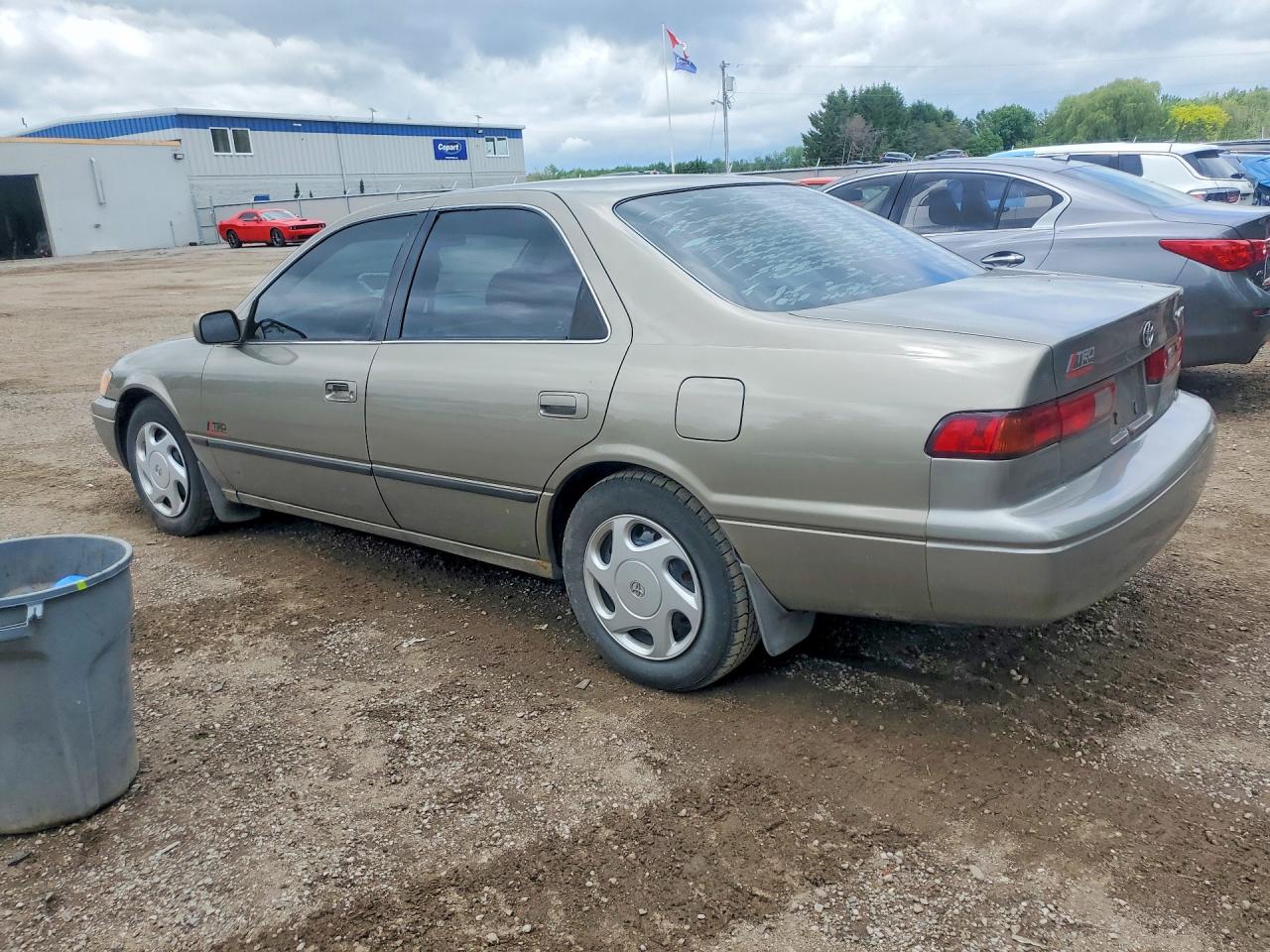 1997 Toyota Camry Ce Gold vin: 4T1BG22K8VU061946