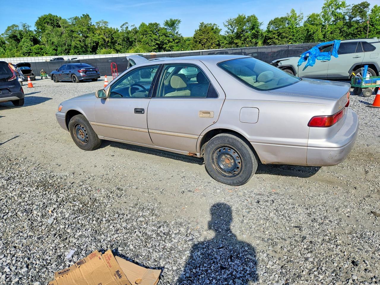 1999 Toyota Camry Ce Silver vin: 4T1BG22K8XU467907