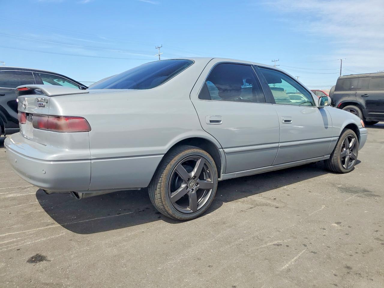 1999 Toyota Camry Le Gray vin: 4T1BG22K8XU519925