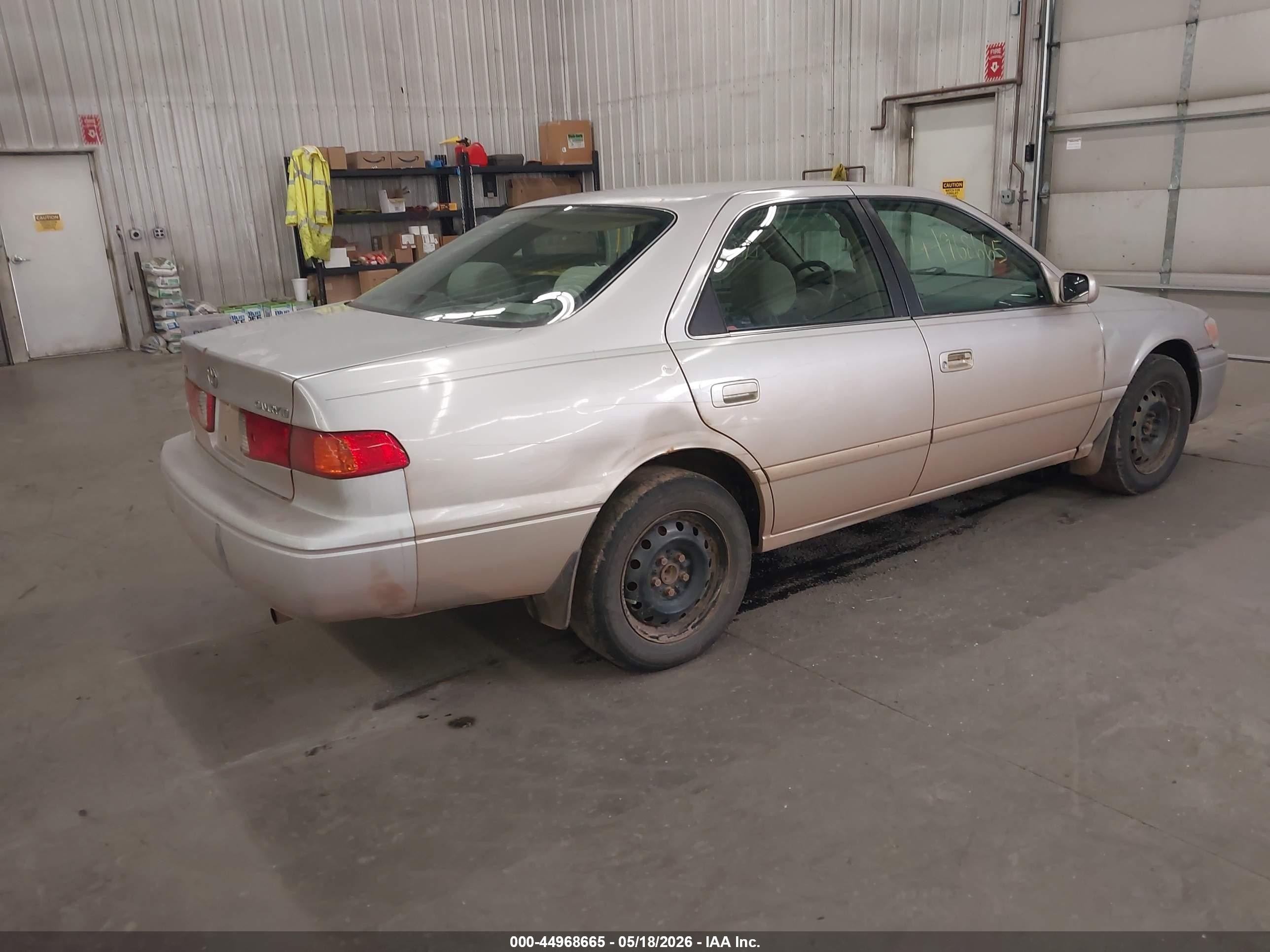 2001 Toyota Camry Le Tan vin: 4T1BG22K91U820601