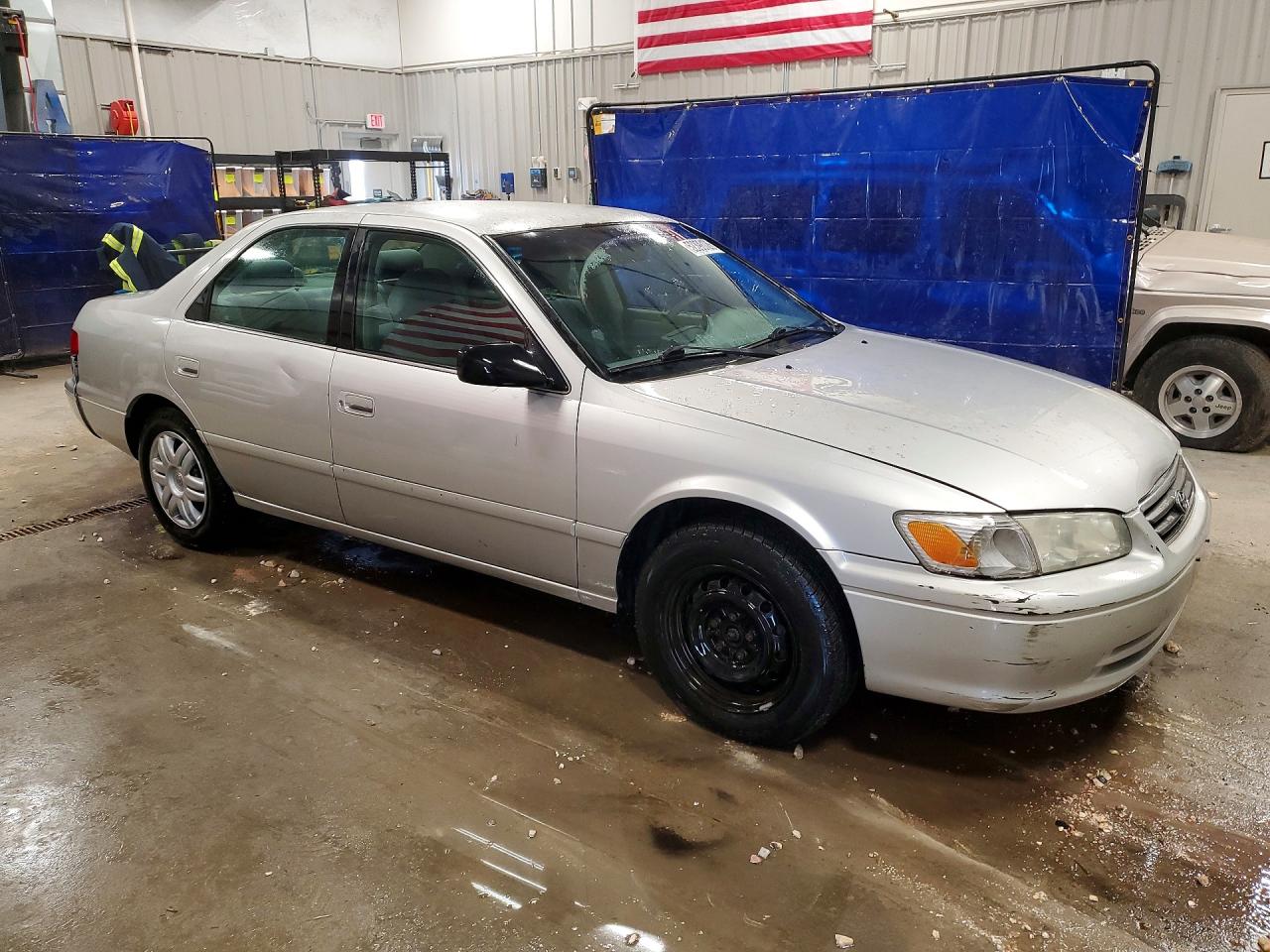 2001 Toyota Camry Le 4d Sedan Silver vin: 4T1BG22K91U862606