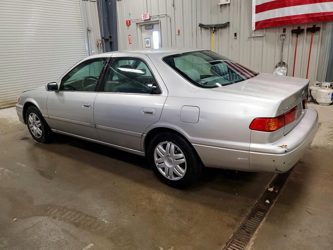 2001 Toyota Camry Le 4d Sedan Silver vin: 4T1BG22K91U862606