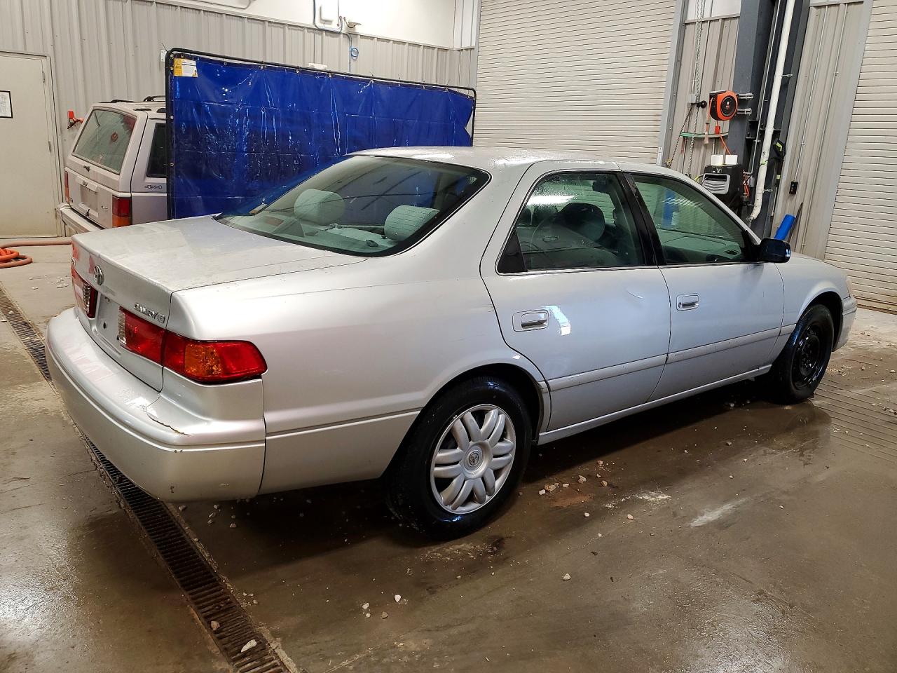 2001 Toyota Camry Le 4d Sedan Silver vin: 4T1BG22K91U862606