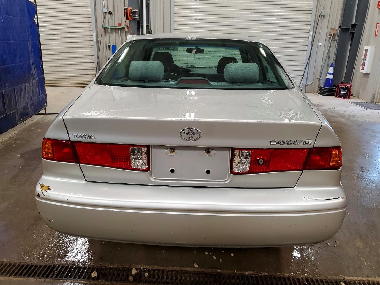 2001 Toyota Camry Le 4d Sedan Silver vin: 4T1BG22K91U862606