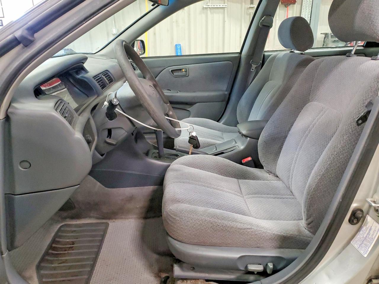 2001 Toyota Camry Le 4d Sedan Silver vin: 4T1BG22K91U862606