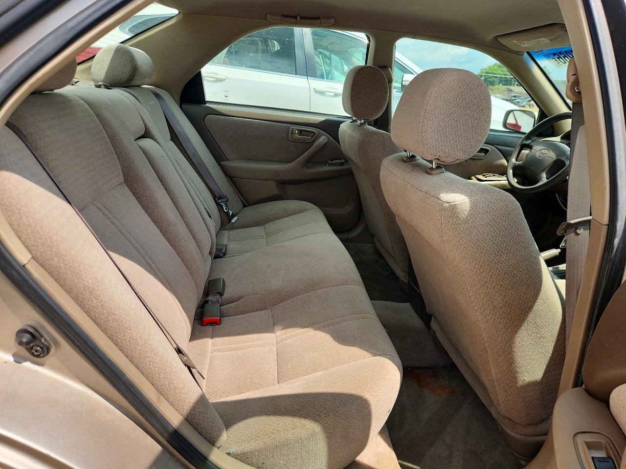 2001 Toyota Camry Le Gold vin: 4T1BG22K91U866218