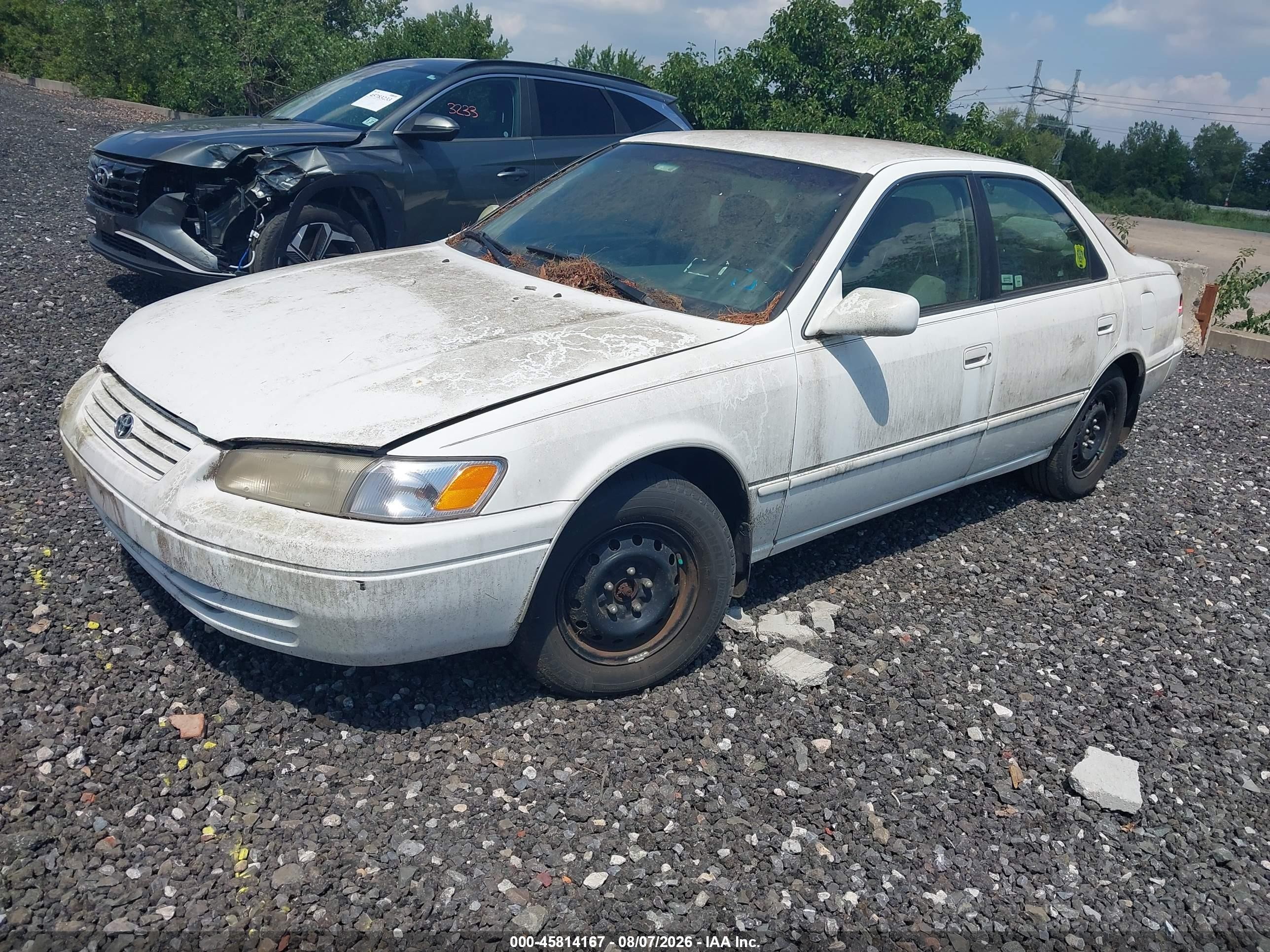 1997 Toyota Camry Le White vin: 4T1BG22K9VU748658