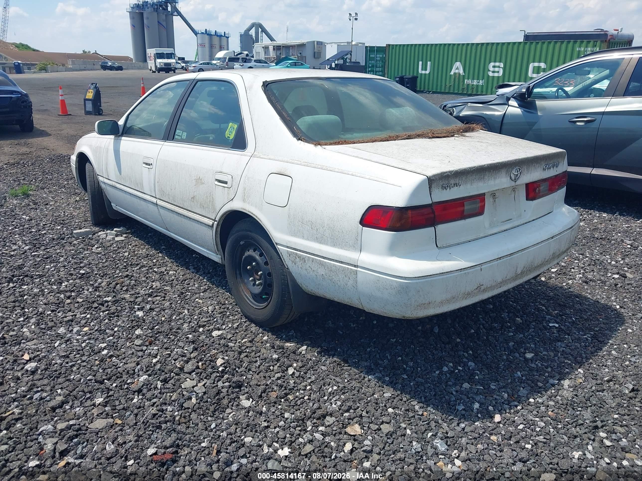 1997 Toyota Camry Le White vin: 4T1BG22K9VU748658