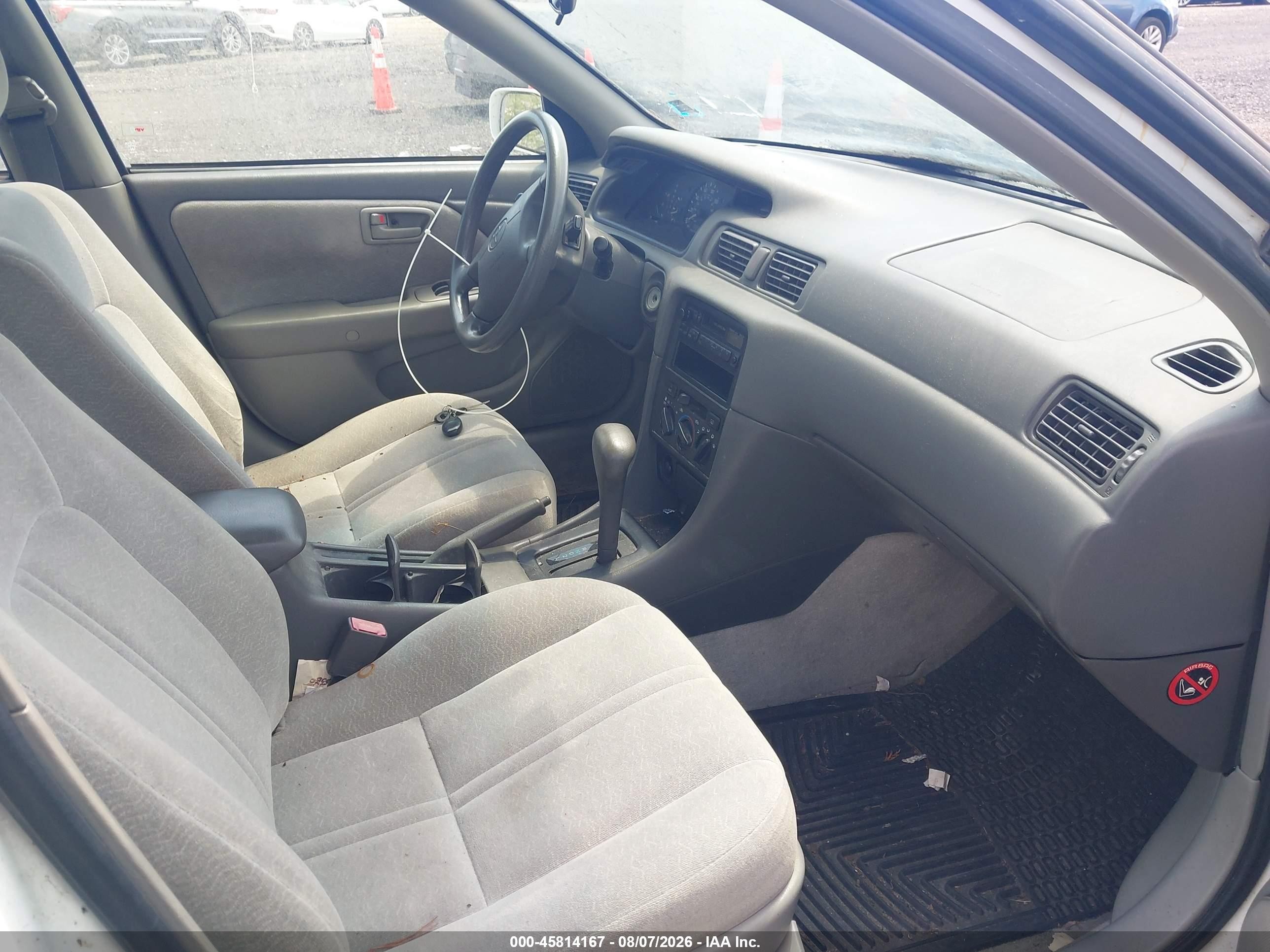 1997 Toyota Camry Le White vin: 4T1BG22K9VU748658