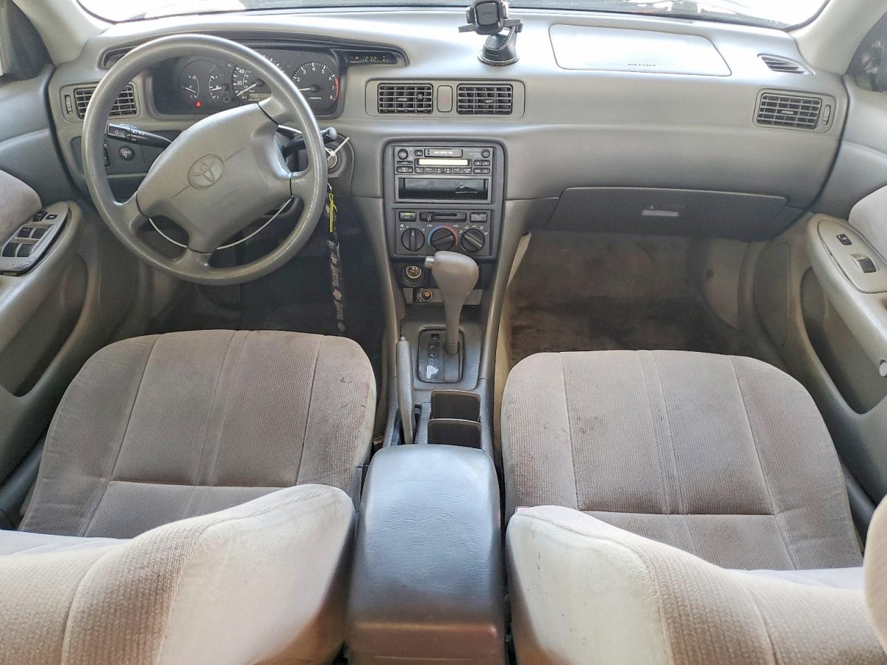 1998 Toyota Camry Ce Серебряный vin: 4T1BG22K9WU353638