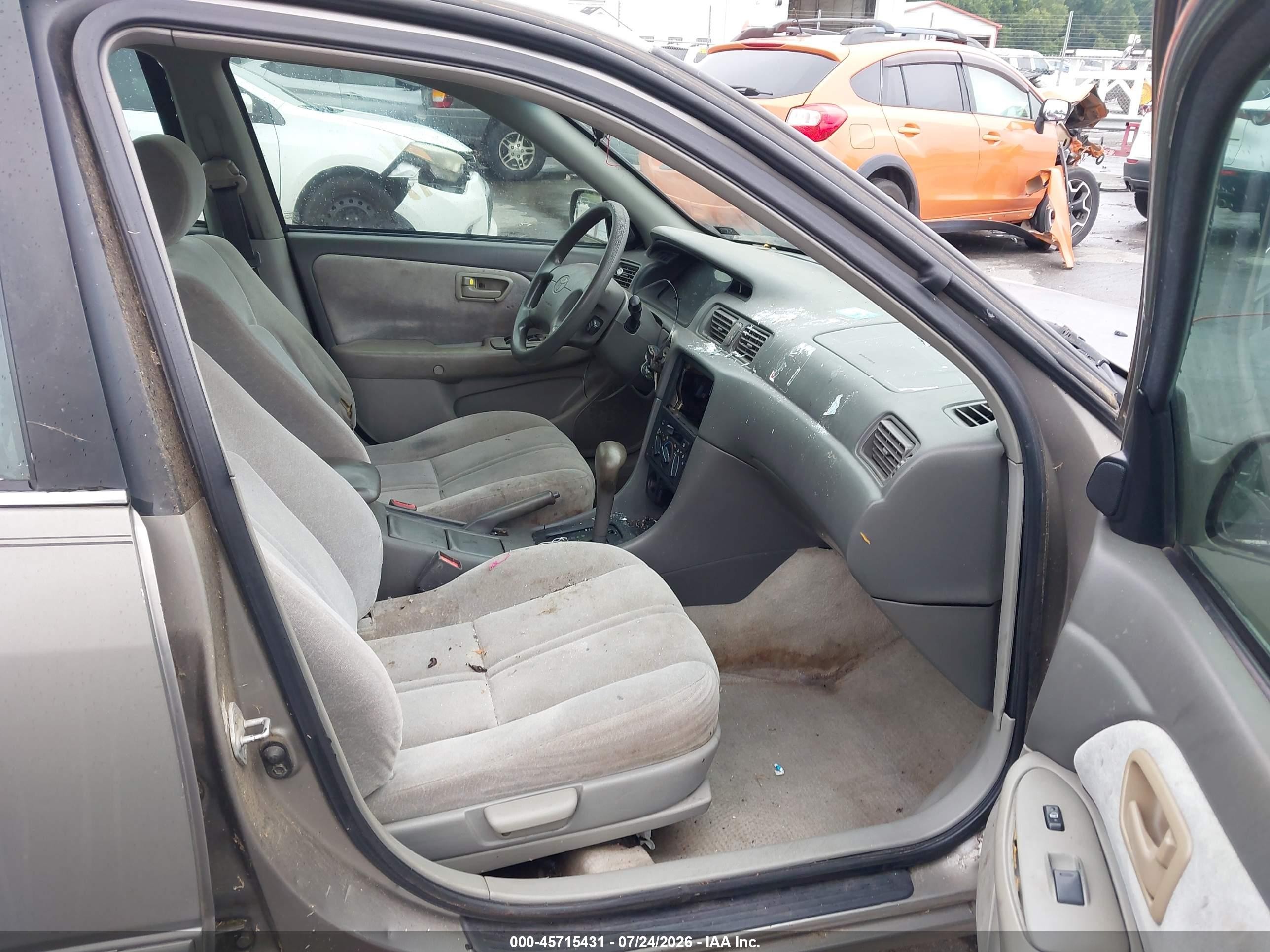 1999 Toyota Camry Le Gray vin: 4T1BG22K9XU577929