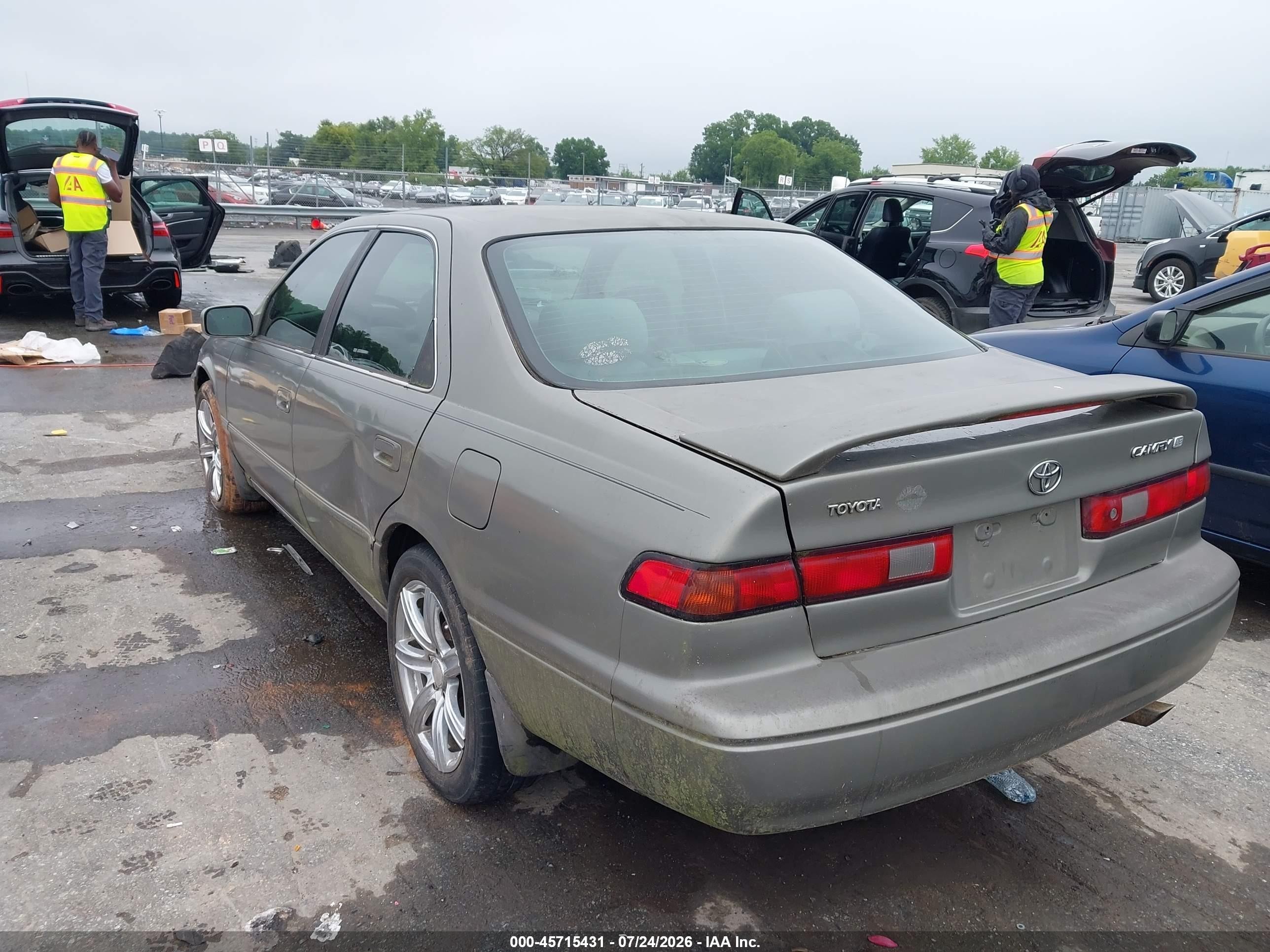 1999 Toyota Camry Le Gray vin: 4T1BG22K9XU577929
