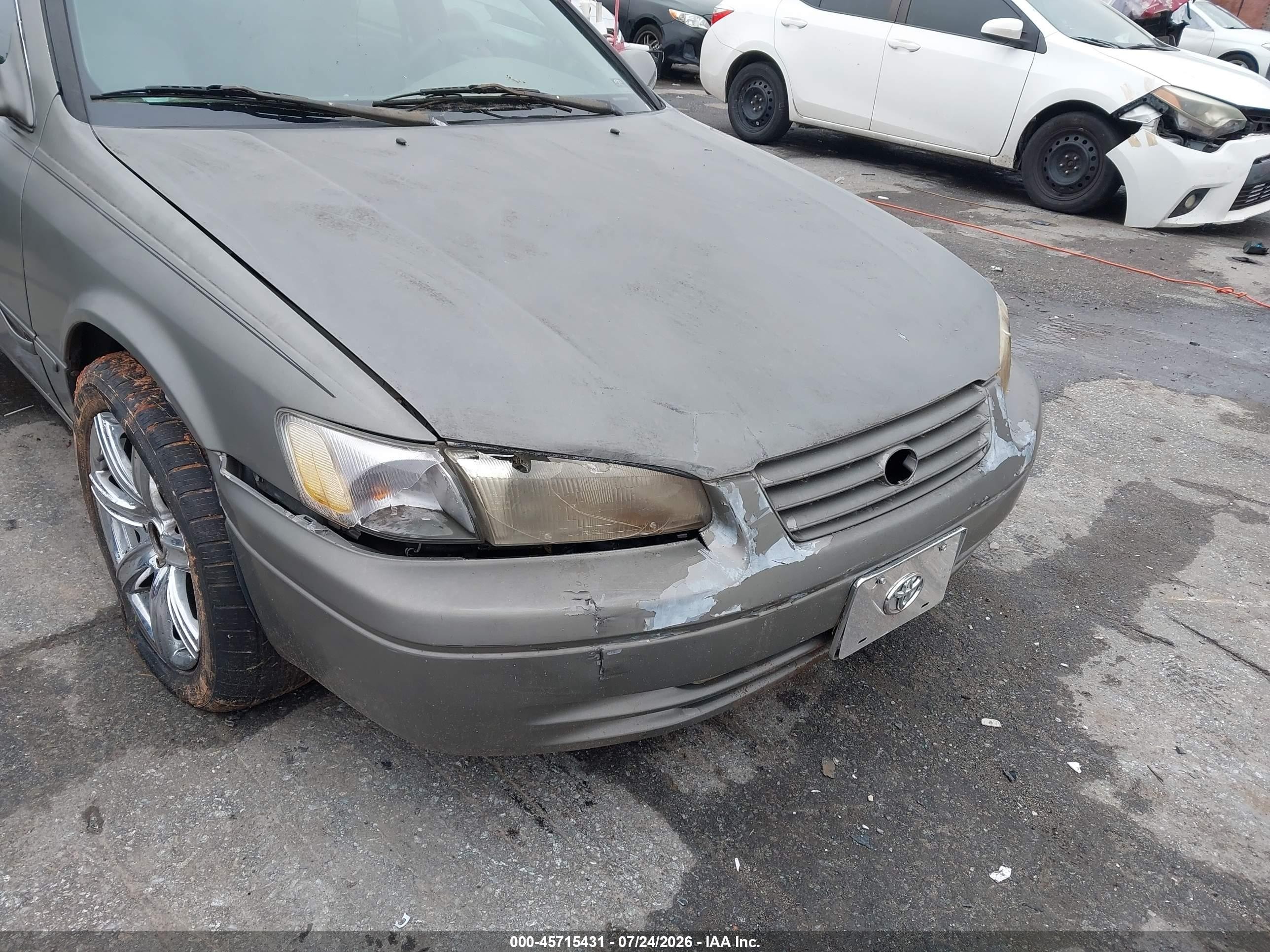 1999 Toyota Camry Le Gray vin: 4T1BG22K9XU577929