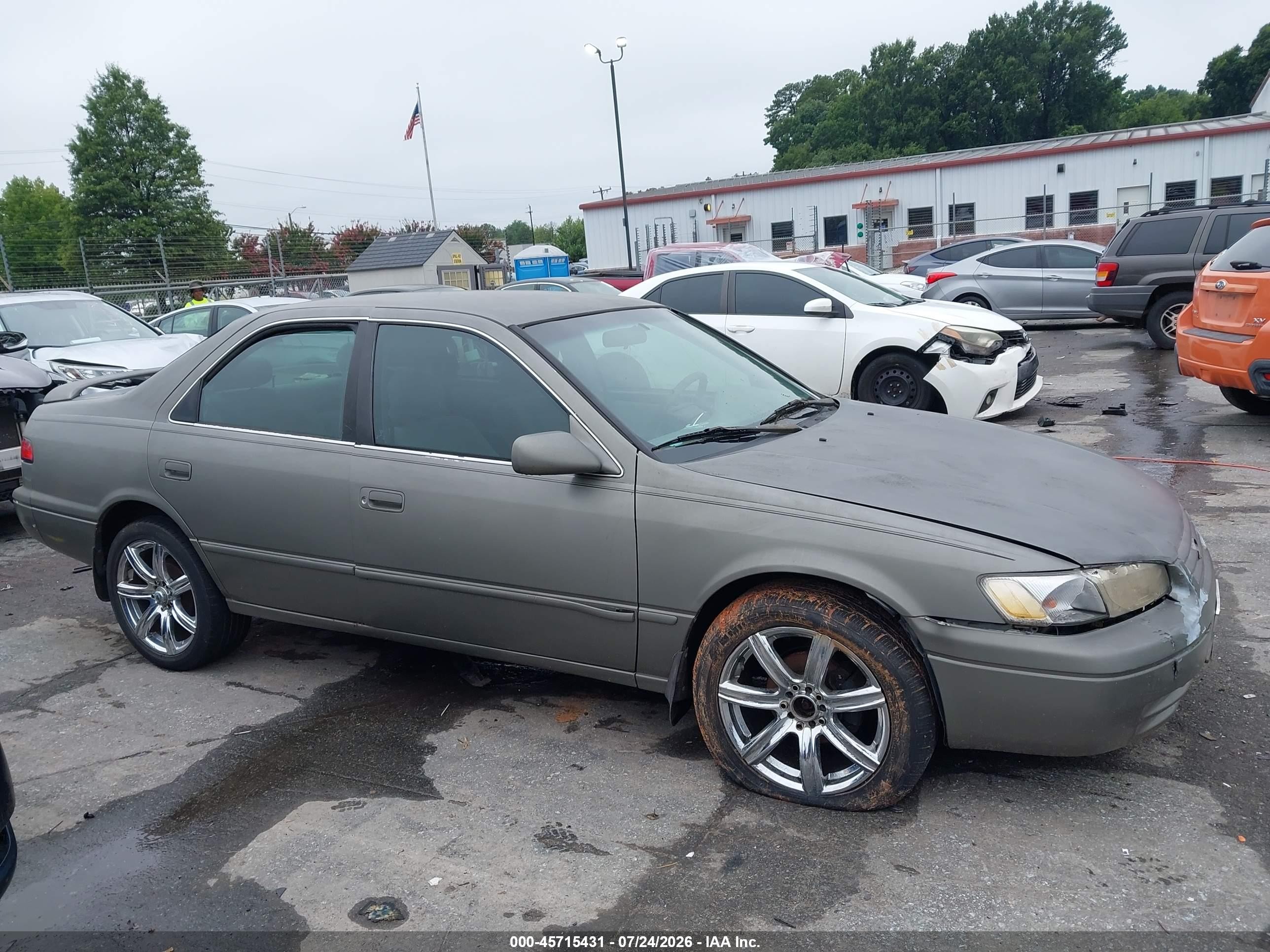1999 Toyota Camry Le Gray vin: 4T1BG22K9XU577929