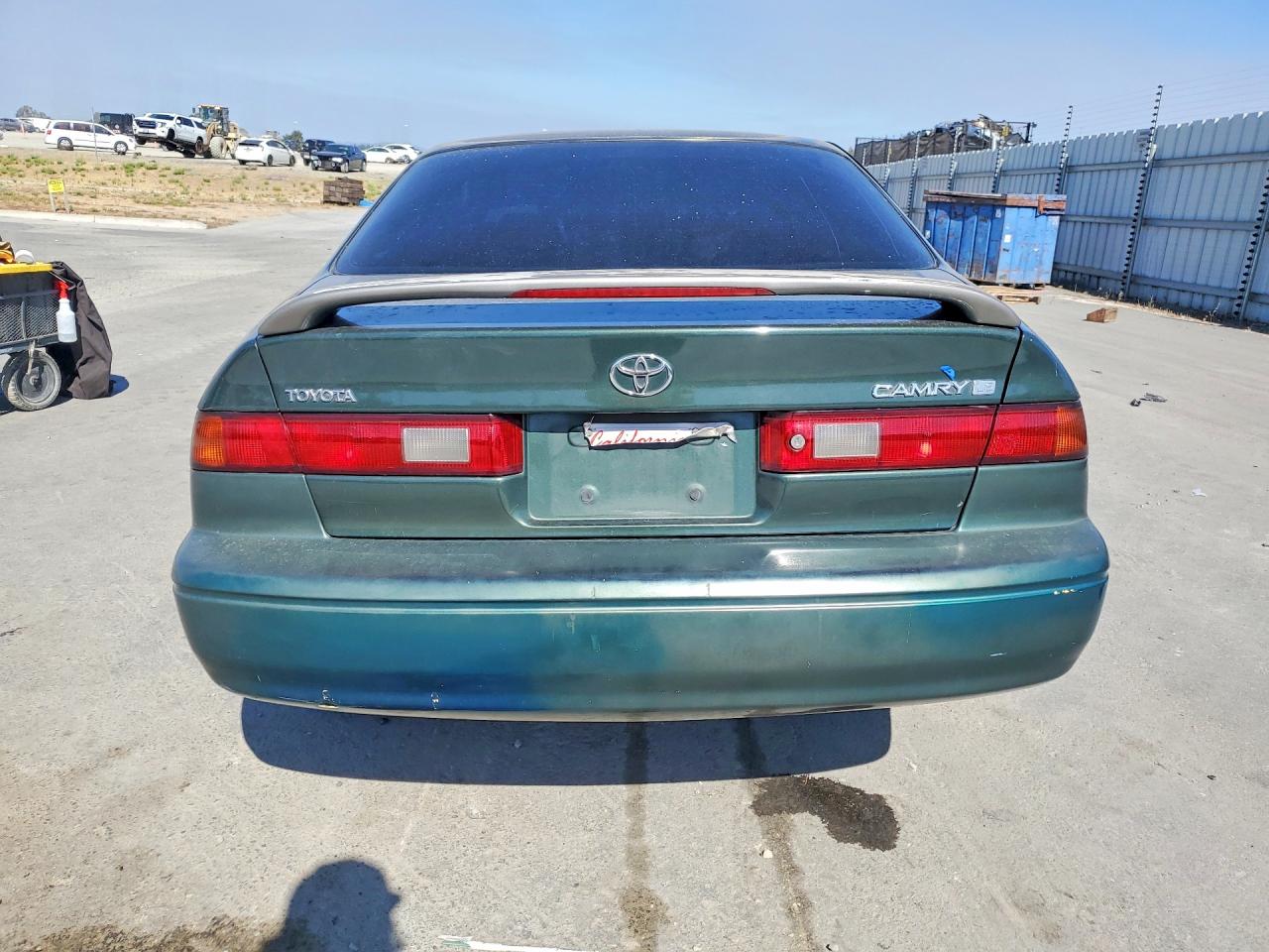 1999 Toyota Camry Le Green vin: 4T1BG22K9XU592124