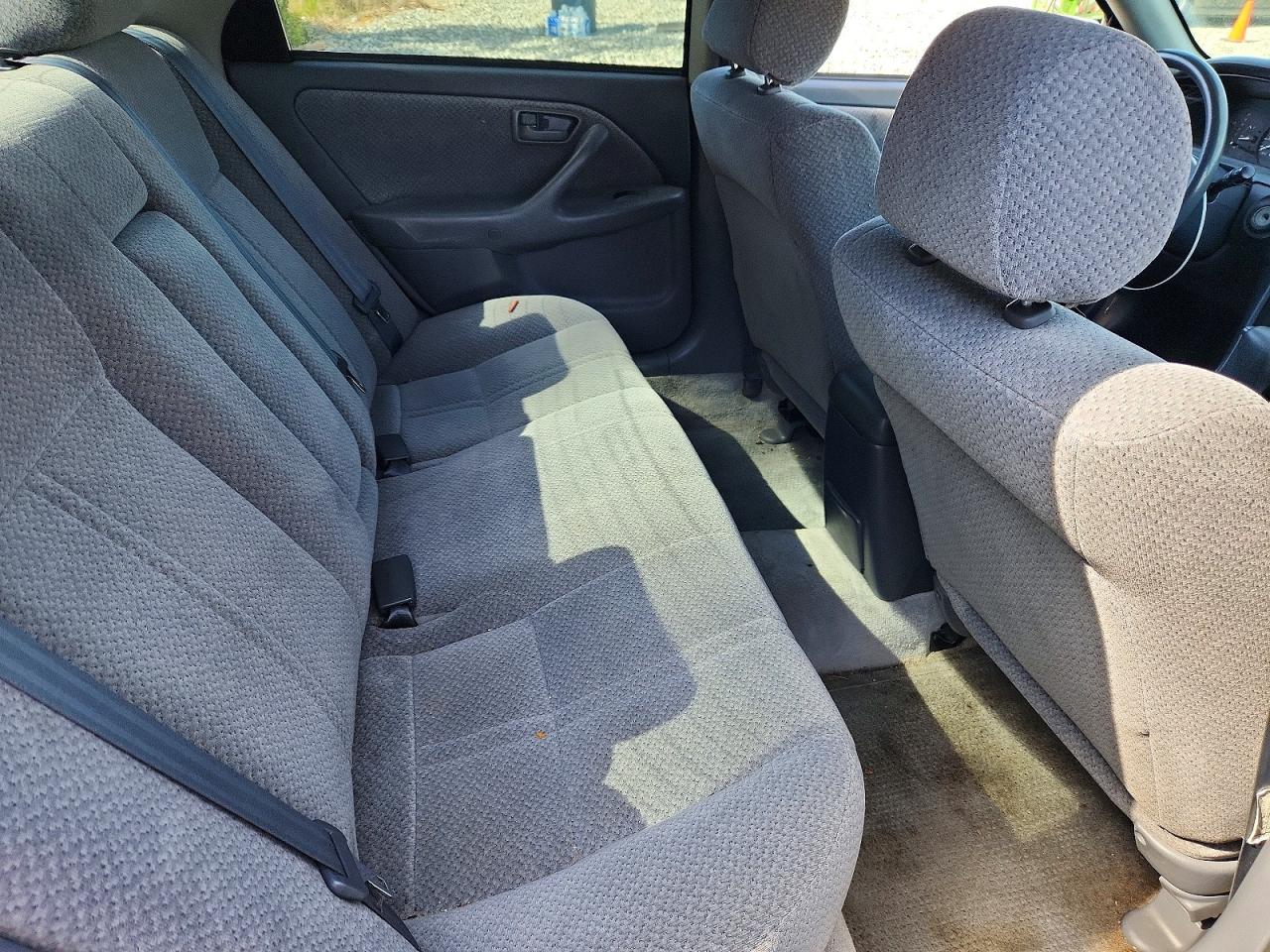 2000 Toyota Camry Le Silver vin: 4T1BG22K9YU008581