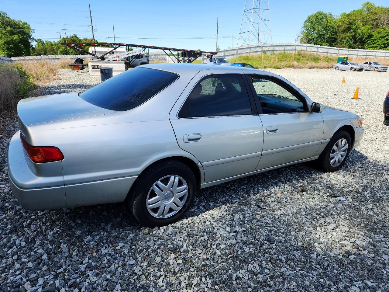 2000 Toyota Camry Le Silver vin: 4T1BG22K9YU008581