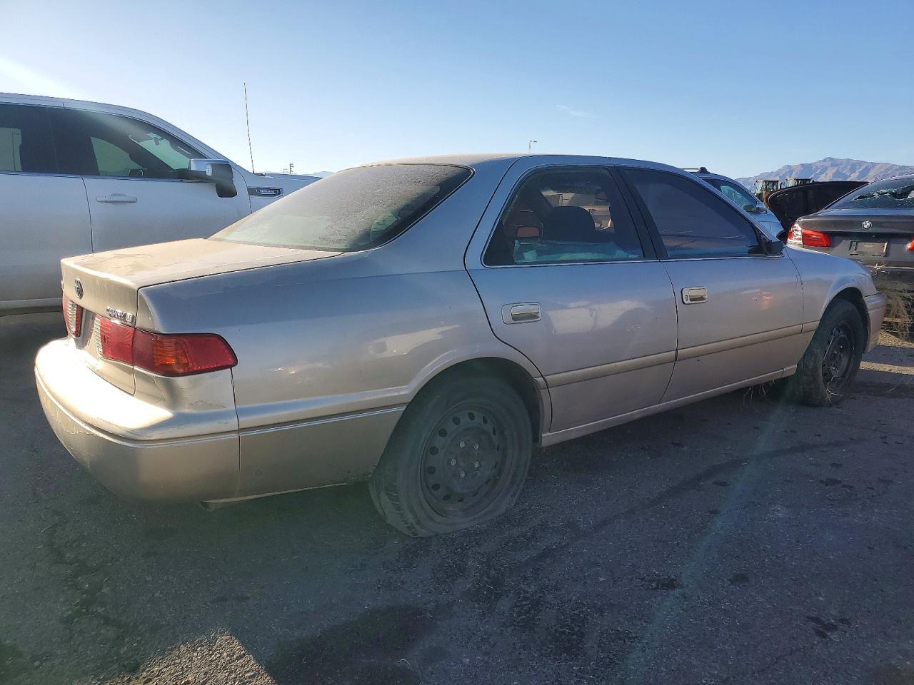 2000 Toyota Camry Gold vin: 4T1BG22K9YU637368