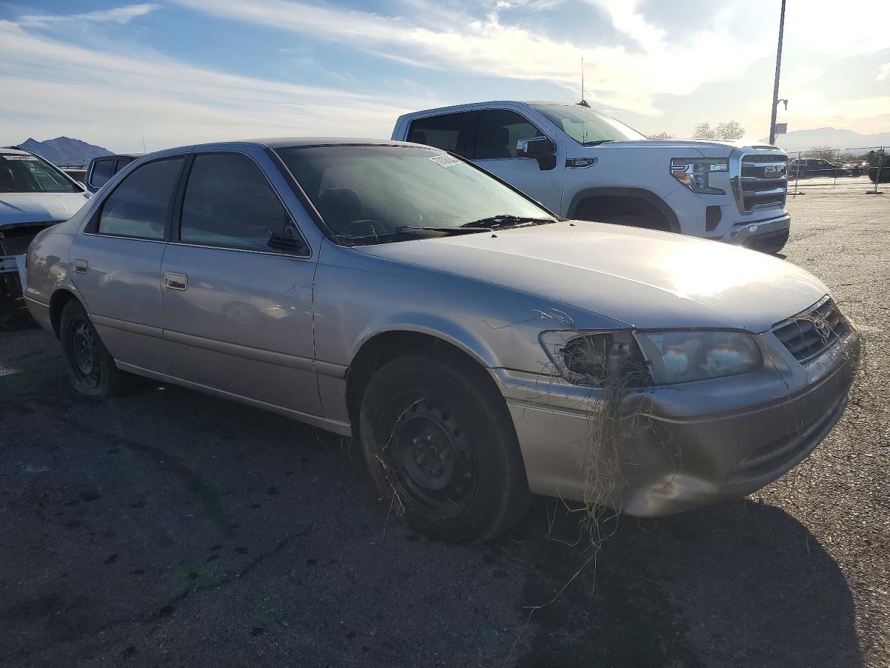 2000 Toyota Camry Gold vin: 4T1BG22K9YU637368