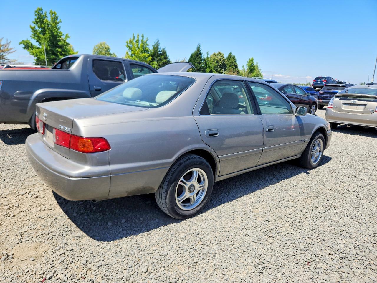 2000 Toyota Camry Ce Silver vin: 4T1BG22K9YU670547