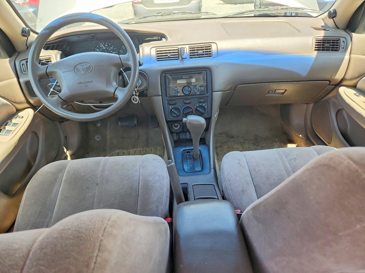 2000 Toyota Camry Ce Silver vin: 4T1BG22K9YU670547