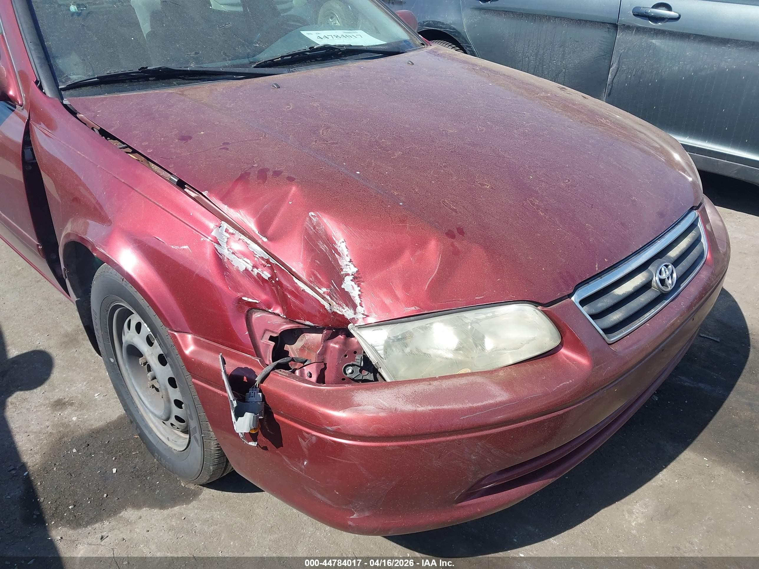 2001 Toyota Camry Ce Burgundy vin: 4T1BG22KX1U048531