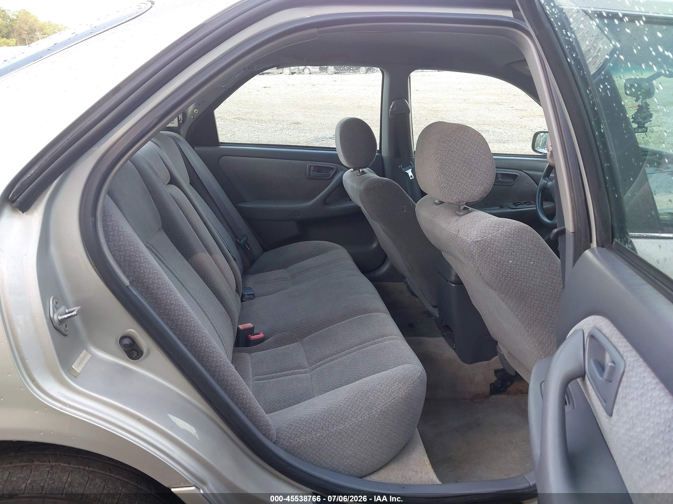 2001 Toyota Camry Le Silver vin: 4T1BG22KX1U062638