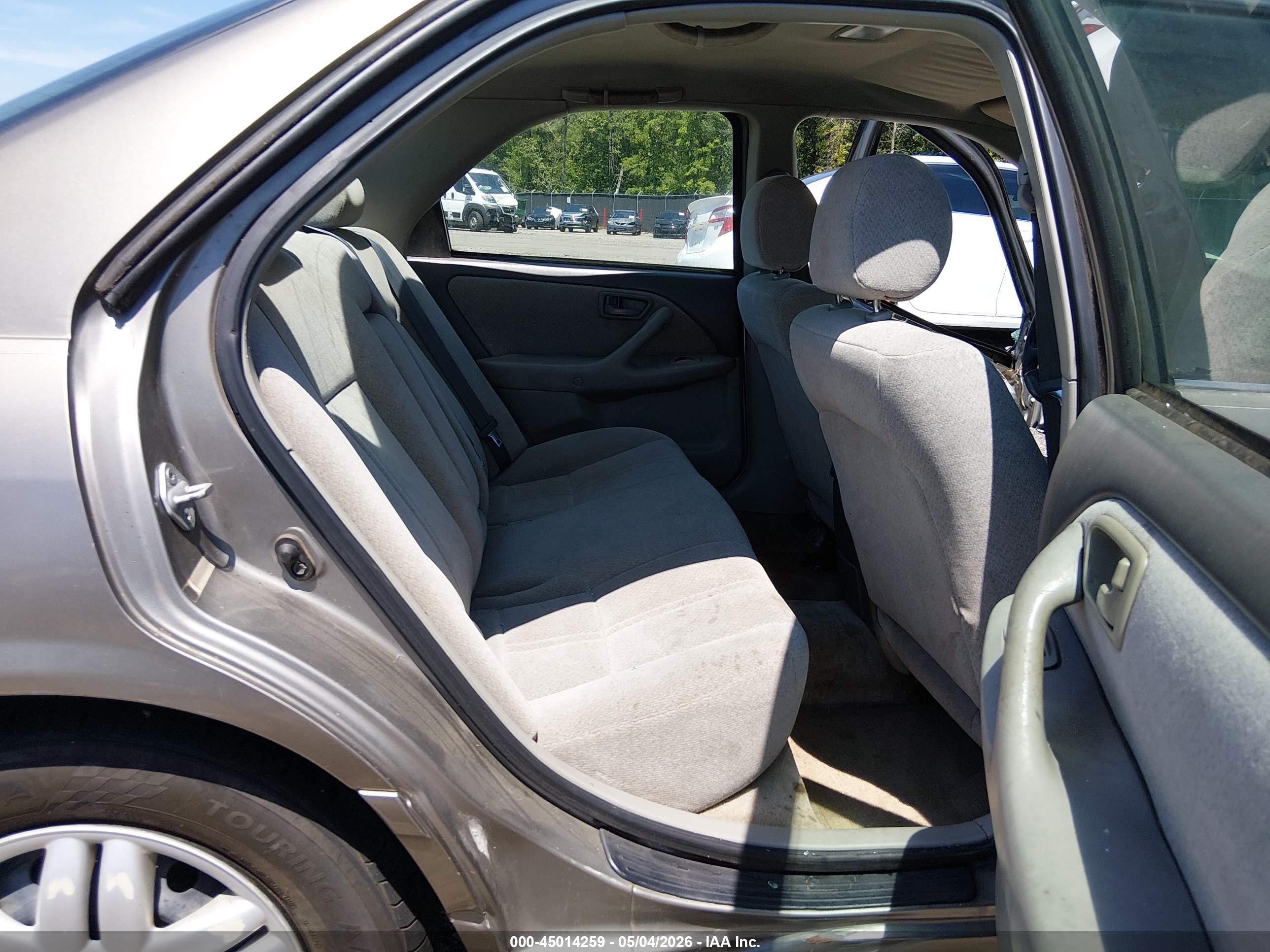 2001 Toyota Camry Le Коричневый vin: 4T1BG22KX1U067628