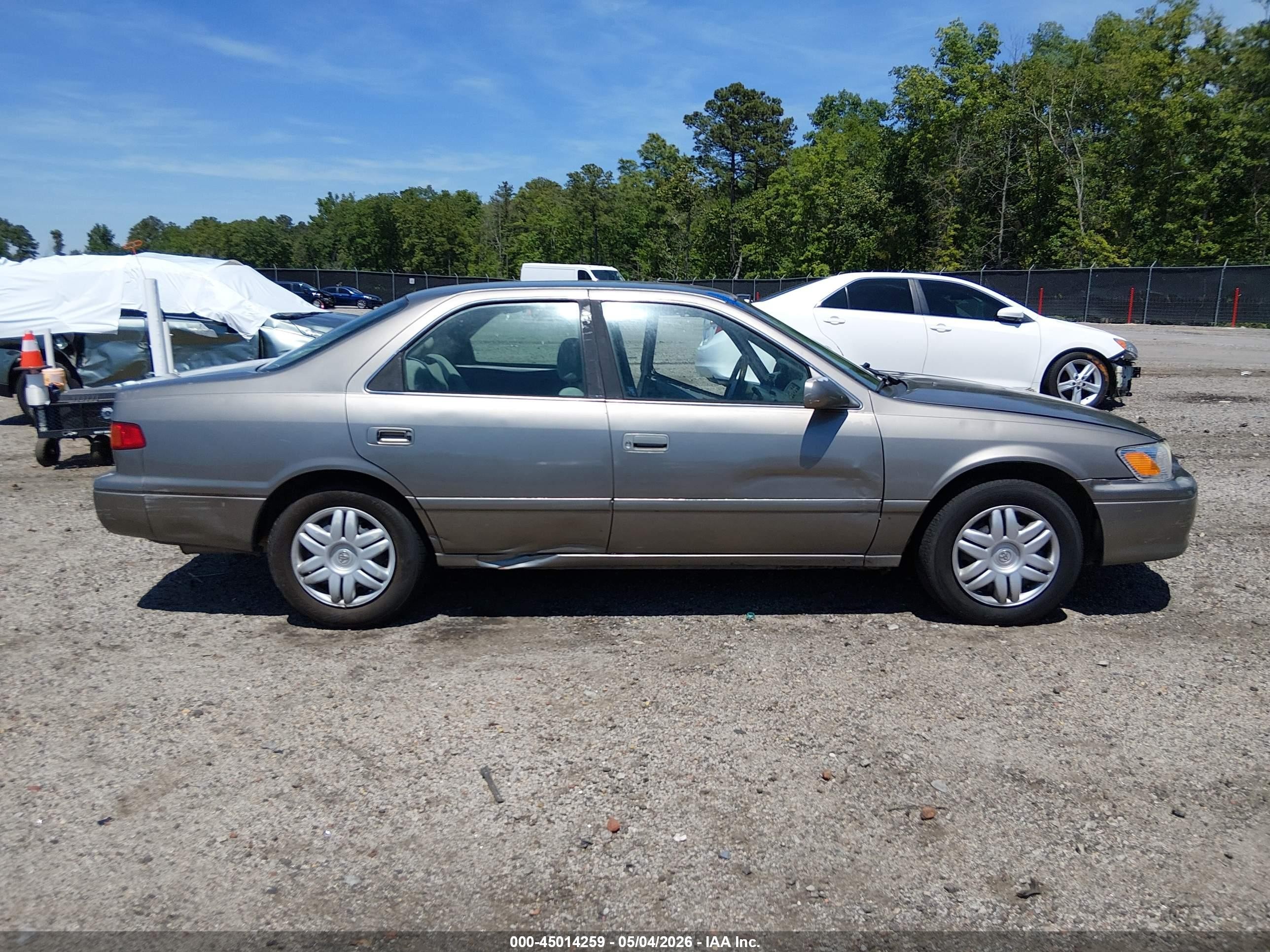 2001 Toyota Camry Le Коричневый vin: 4T1BG22KX1U067628