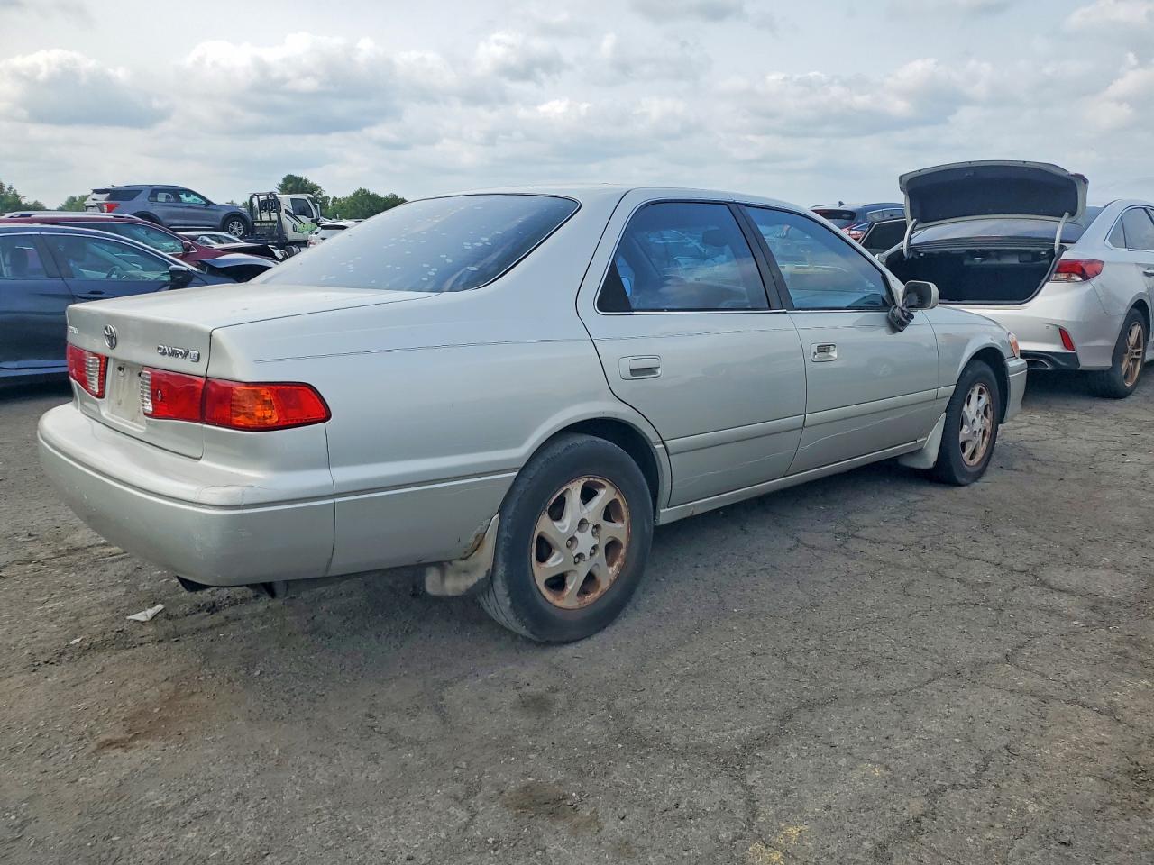 2001 Toyota Camry Le Silver vin: 4T1BG22KX1U109960