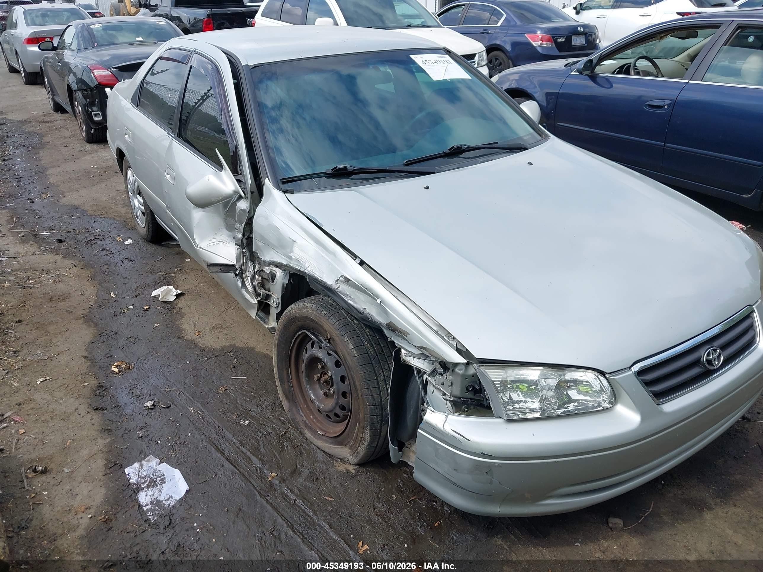 2001 Toyota Camry Le Серебряный vin: 4T1BG22KX1U112535