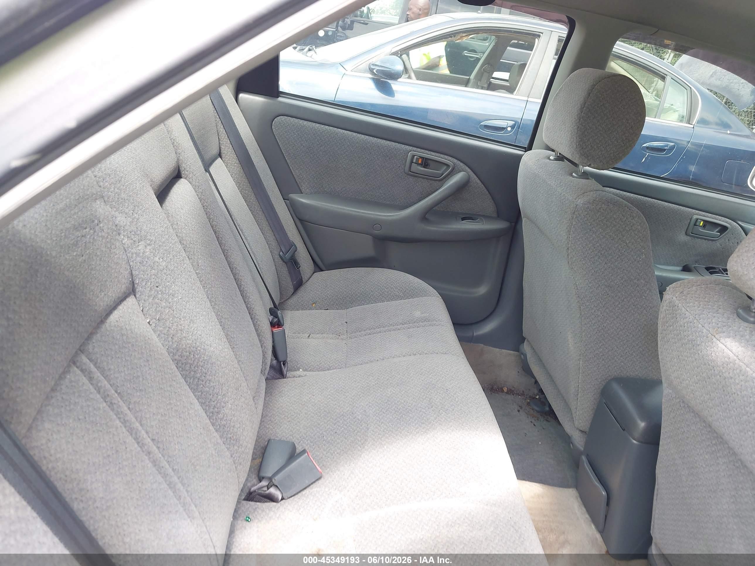 2001 Toyota Camry Le Серебряный vin: 4T1BG22KX1U112535