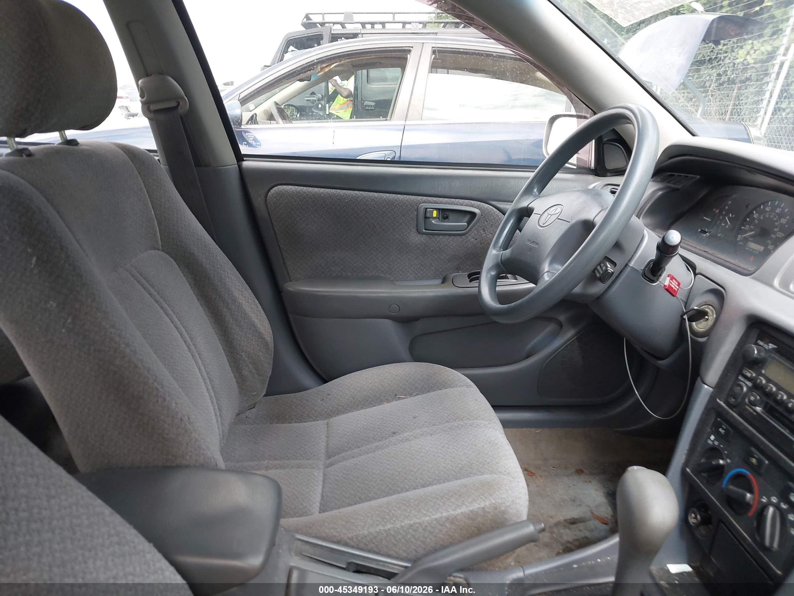 2001 Toyota Camry Le Серебряный vin: 4T1BG22KX1U112535