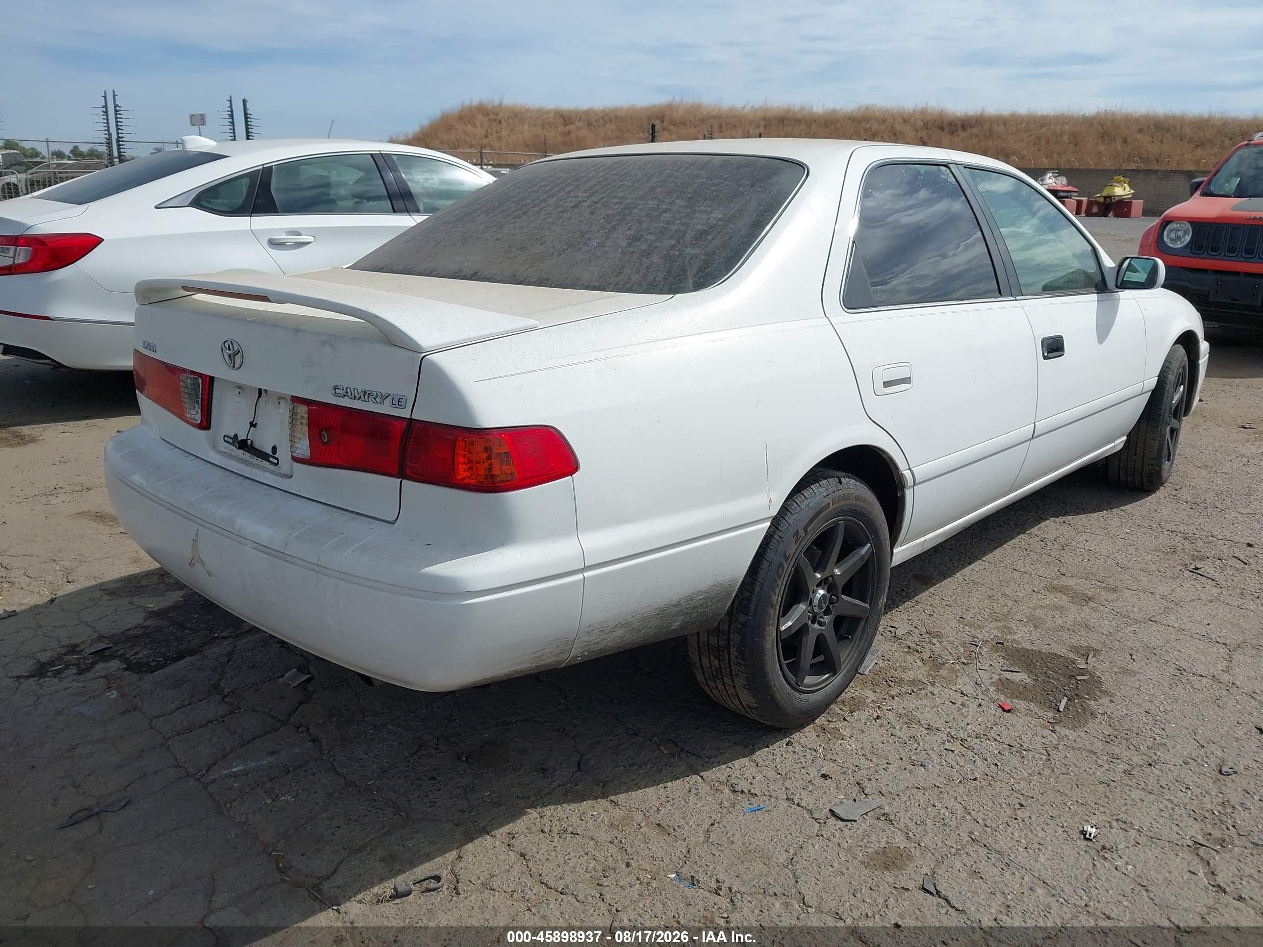 2001 Toyota Camry Le White vin: 4T1BG22KX1U852716