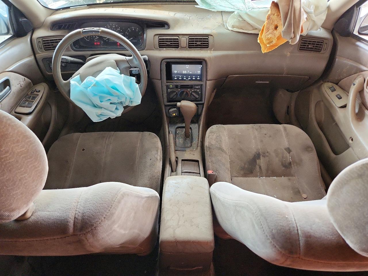 1997 Toyota Camry Le Gold vin: 4T1BG22KXVU100455