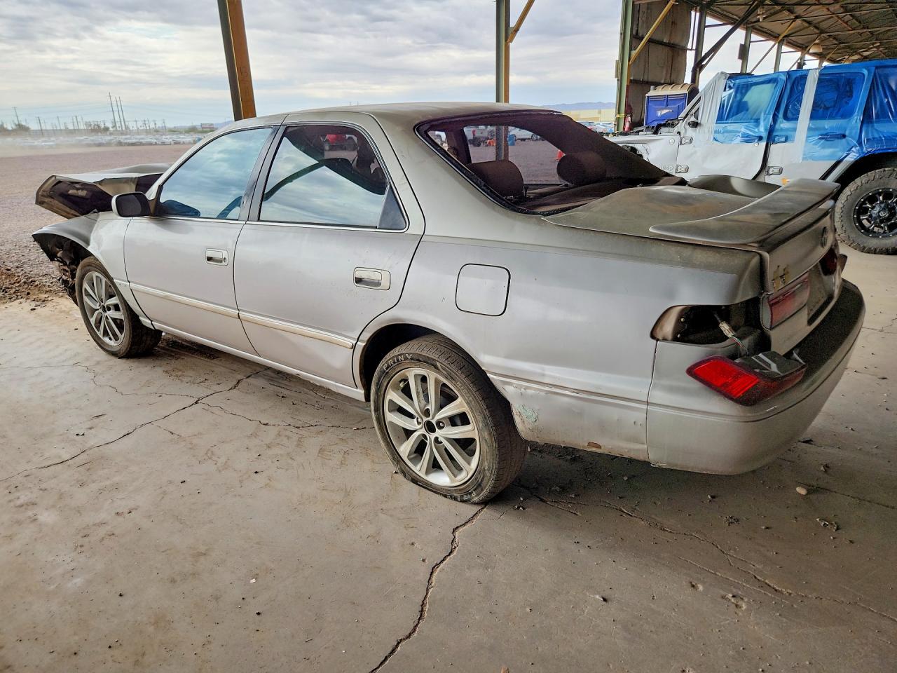 1997 Toyota Camry Le Gold vin: 4T1BG22KXVU100455