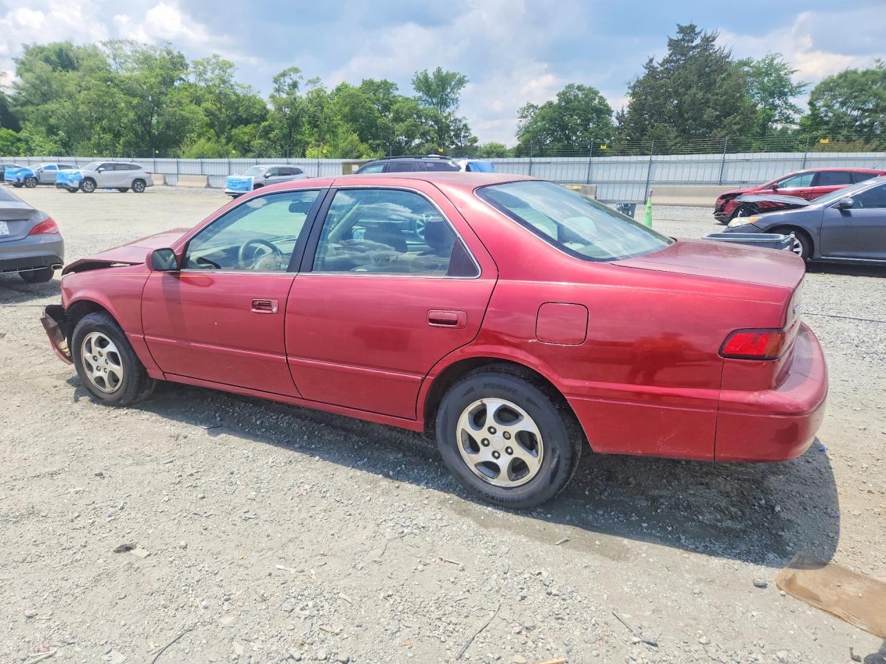 1997 Toyota Camry Le Burgundy vin: 4T1BG22KXVU117434