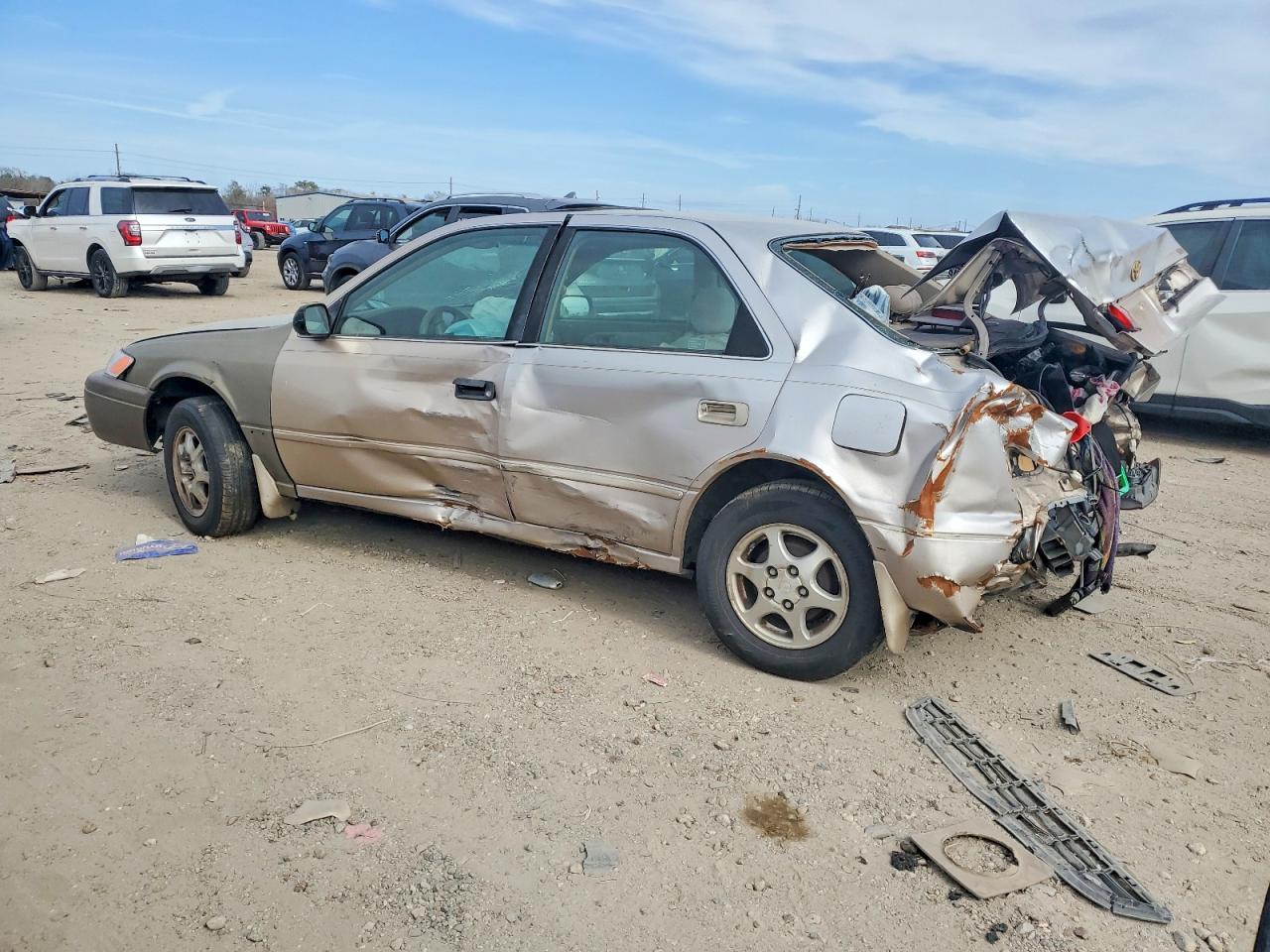 1997 Toyota Camry Ce Tan vin: 4T1BG22KXVU150773