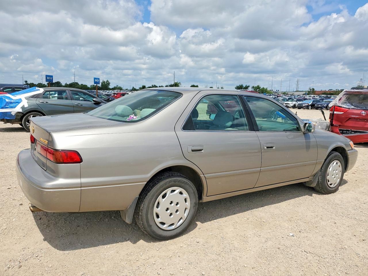 1997 Toyota Camry Tan vin: 4T1BG22KXVU164138